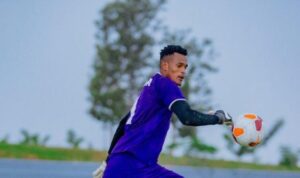 Ntwari Fiacre urimo gushakwa cyane na Rayon Sports akavagari k’amafaranga iyi kipe irimo kumuha ntashaka no kuyumva bitewe ni uko we yumva bamusuzuguye
