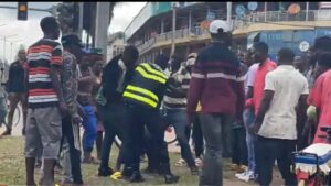 Nyabugogo: Imirwano ikomeye hagati y’abanyonzi n’inzego z’umutekano yageze ku rundi rwego