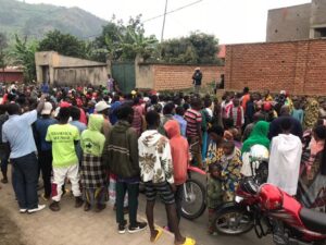 Mu Karere ka Rubavu yarashwe na Polisi kubera guhohotera abantu abambura utwabo bavuye kwihigahigira