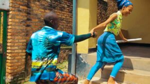 Dore bimwe mu bimenyetso byakugaragariza umukobwa ukunda ko azavamo umugore mwiza cyangwa adashobora kurushinga ngo ruzarambe hakirirwamo induru gusa .