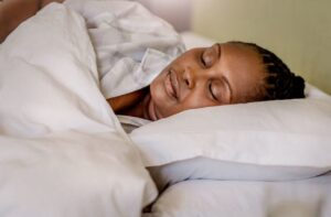 Dore ingaruka uzahura nazo wa mugore we niba urara wambaye umbenda w’imbere.