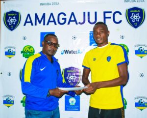 Amagaju fc yasinyishije  umukinnyi wifuzwaga n’amakipe akomeye watwaye shampiyona mu Burundi