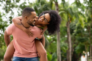 Hari ibintu bitanu biruta ibindi byose bituma umukobwa atangira kwiyumvamo umusore umutereta