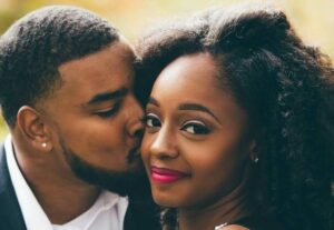 Ibikorwa biruta amagambo! Dore ibintu bishobora kukwereka ko umugabo muri kumwe agukunda byimazeyo kandi yumva ko ari wowe wahora umunezeza