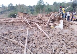 Urusengero rwa ADEPR rw’ i Kayonza rwagwiriye abantu bari bagiye kwiyambaza Imana , harimo uwahise aburiramo ubuzima