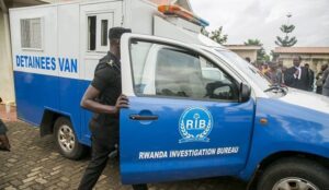 Karongi: Umunyamakuru w’ igitangazamakuru gikomeye mu Rwanda yanenze abayobozi none yafungiwe mu nzererezi