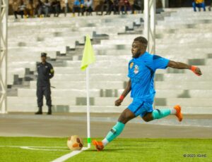 Umwataka w’umunya Cameroon wifujwe na Rayon Sports ari mu marembo amwinjiza muri Mukura Victory Sports et Loisirs