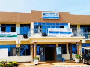 Kirehe:Amayobera ku rupfu rw’uwari umukozi ushinzwe Iterambere n’imibereho myiza y’abaturage(SEDO) wasanzwe mu muhanda yapfuye.