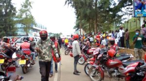 Birirwaga barya ifi n’ inkoko, none ubu bagiye kujya babyumva mu matangazo, abatwara ibinyabiziga, hari amakuru bagomba kumenya yihutirwa!