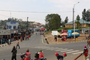 Umugabo wo mu Karere ka Nyamasheke yafashwe amaze gusambanya abana babiri b’ abakobwa bose bavukana, hari uko yagendaga abashuka