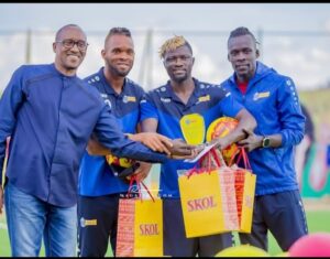 Ikipe ya Rayon Sports yongereye amasezerano umukinyi wayo ukomeye itesha agaciro amagambo umutoza yamuvuzeho