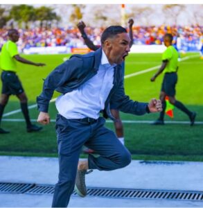 Umutoza wa Rayon Sports YAMEN yashatse gukubita Abanyamakuru bari bamubajije kubyo gutuka Gatera Moussa ndetse avuga ko batangije intambara hagati yabo na we