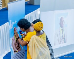 Yarize arahogora yenda guhera umwuka, Bahavu Jeannete yahishuye uko umugore wa Pastor Theogene amerewe nyuma y’inkuru mbi zavuzwe k’umugabo we.