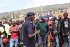 Mu mujyi wa Kigali polisi yafashe abantu barenga 200 babikoraga nkana birirwaga bahungabanya umutekano w’ abaturage