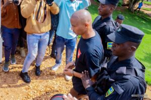 “Kwanduzwa SIDA ku bushake” ni imwe mu mpamvu Kazungu ukurikiranyweho kuba umwicanyi ruharwa yatanze yatumye yica abantu ubwo yagezwaga imbere y’urukiko, Menya ibindi byabereye mu rukiko.