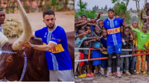 Ikipe ya Rayon Sports yakiriwe neza i Nyanza, Abakinnyi bayo  bishimana n’abafana “GIKUNDIRO KW’IVUKO” (Reba amafoto)