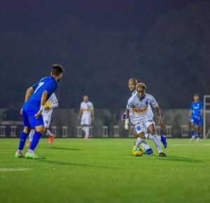Mbere y’uko umukino wa Rayon Sports na Al Hilal Benghazi utangira habanje kuba intugunda, amahane yari menshi abafana basohowe