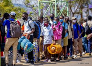 Itangira ry’amashuri ryatumye ibikoresho bihenda ku isoko, mu Karere ka Musanze yisanze yaguye mu  gatsiko k’ amabandi. Kurikira amakuru yaranze icyumweru.