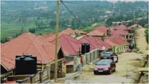 Mu mujyi wa Kigali abahoze batuye mu mudugudu wa Dubai bari gutabaza basaba Leta kubafasha bagakemurirwa ikibazo gihangayikishije ubuzima bwabo.