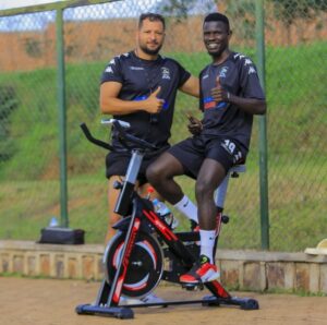 Umukinyi wa APR FC ukomeye w’Umunyamahanga yagarutse mu myitozo nyuma yo kugira imvune