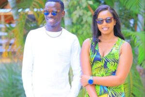 Abahungu b’i Nyarugenge barimo guha impano z’ imodoka abakobwa basariye ku bwinshi, umukinnyi wa filime nyarwanda yawe imodoka y’ umutamenwa