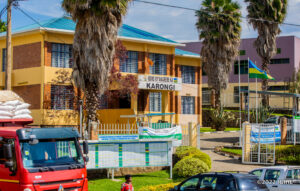 Umugore n’umugabo b’inkoramahano bo mu karere ka Karongi  batawe mu maboko atari ayabo kugira ngo baryozwe ibyo bakoreye umwana wabo ubwo bamujugunyaga mu musarane.
