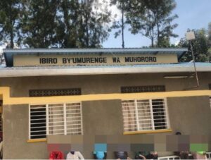 Mu Karere ka Ngororero bagiye gushaka uwabibye amafaranga ibihumbi 350frw ku muvuzi gakondo abahaye umuti bahita bananirwa kuvuga
