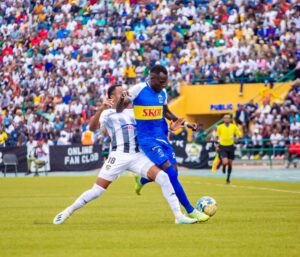 Umukino ukomeye mu Rwanda uzahuza RAYON SPORT na APR FC watumye umuvugabutumwa atera umugongo ibyo kujya kubwiriza amaso ye ayerekeza kuri uwo mukino.