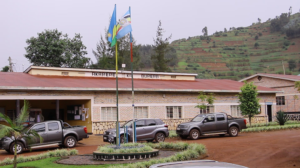 Basanze umunuko ari wose nyuma y’icyumweru bibiri yiyahuye, Umugabo wo mu karere ka Burera yishwe n’agahinda kenshi bimuviramo kwiyambura ubuzima  nyuma yo guha umugore we amafaranga 210,000 Frw ngo ayabike agaca ruhinga akayijyanira.