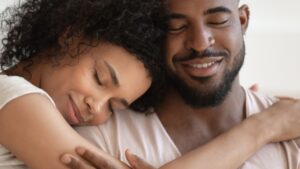 Wa mukobwa we birakureba! Nuramuka utereswe n ‘ umusore nk’ uyu akagucika mudahanye ibyishimo byo mu buriri , ushobora kuzabaho ubuzima bwose w’ icuza
