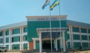 Rutsiro:Umugabo nyuma y’uko asererejwe na bagenzi be bamubwira ko ari nderere abandi yafashe umwanzuro ugayitse wo kwiyahura ndetse no guhitana umwe mu bana yareraga.