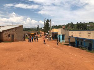 Muri Gisagara umusore wari ugeze aho gutunga urugo rugakomera bamusanze mu mugozi yashizemo umwuka barinze kumena idirishya.