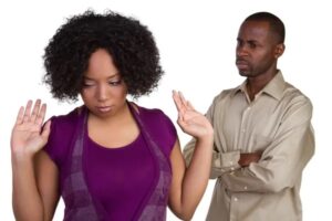 Dore ibyo watahura ku musore ubeshya abakobwa benshi mu Rwanda agamije kurya utwo bafite ndetse akiyongeza ishimisha mu biri