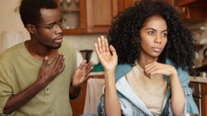 Niyo yaba ariyo mahitamo yanyuma usigaranye muri iyi isi wa mukobwa dore ibintu udakwiye guha umusore cyangwa umugabo ubonetse wese