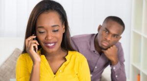Dore ibintu byakwereka ko umukobwa mukundana arimo kuguca inyuma ukaba utarabitahura
