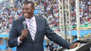 Urukiko Rwakubise ishoti ikirego cy’ abaregaga Intumwa Dr Paul Gitwaza, bataha  bimyiza imoso