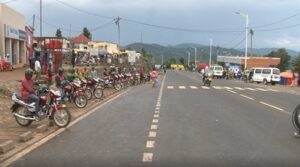Nyamasheke: Ahari ababyeyi bose barahakura isomo rikomeye umwana wari wasizwe n’ ababyeyi be mu rugo , ibyamubaye byazamuye amarira yabenshi