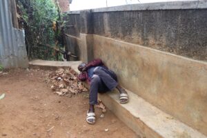 I Nyarugenge byakomeye benshi baguye mu kantu nyuma yo gusanga umugabo ku muhanda arimo arava amaraso ahantu hose