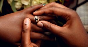 Bifasha umuntu gusinzira neza mu gihe ushatse ufite imyaka 20, dore ibyiza byo gushaka ukiri muto