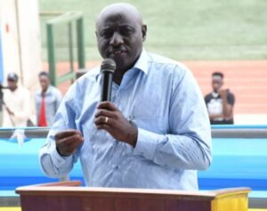 RCS yasubije abibazaga niba CG( Rtd) Gasana ko yaba yarekuwe nyuma y’uko  yagaragaye mu ifoto ari kumwe n’umuhungu we