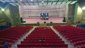 Byapfiriye mu kutamamaza igitaramo cyabo! B Threy na Davis D bisanze intebe arizo zirimo kubikiriza