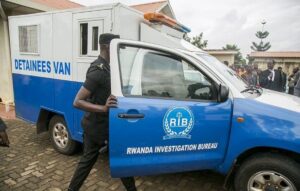 Kigali: Ibintu byakomeye bananiwe kwihangana , RIB yafunze umusore n’ umukobwa bagaragaye barimo kwiha akabyizi mu muhanda ,abamotari barahurura