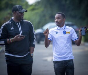 Amafoto: umutoza wa Rayon Sports yageze mu Rwanda nyuma y’igihe bamutegereje