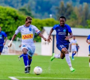 Dore umukinnyi ukomeye wa Rayon Sports wabeshye ko hari ikipe yo hanze imushaka nyamara ashaka kujya muri Police FC
