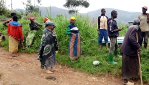 Nyaruguru/ Muganza: Barataka inzara batewe no kutishyurwa ibyangijwe hacibwa imiyoboro y’amazi.
