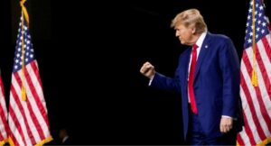 Donald Trump yavuze urukundo asigaye akundwa n’ abirabura.