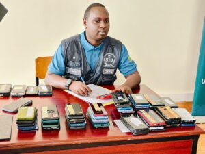 RIB yahishuye amayeri y’ abajura ba Telefone , iburira abagura izo zibwe