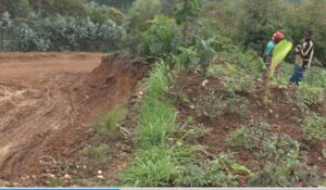 Nyaruguru/Muganza: Baratakamba ngo bavanwe  mu manegeka bashyizwemo  na Kompanyi ya Horizon