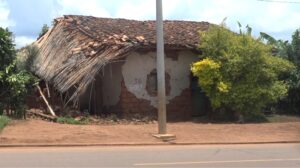 Gisagara: Bamwe mu baturage basizwe mu manegeka n’ ikorwa ry’ umuhanda ntibahabwa ingurane