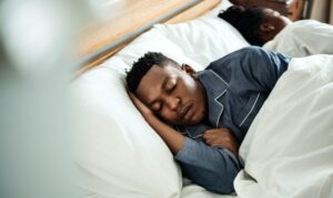 Kurara wambaye ubusa, kimwe mu byo umukobwa ugiye gushaka ategekwa.